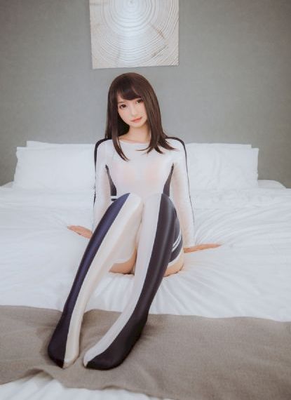 公在客厅里吃我的奶涨奶电影_1080免费在线播放