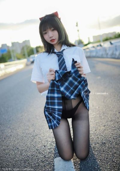 他唇之下_青苹果乐园免费高清观看